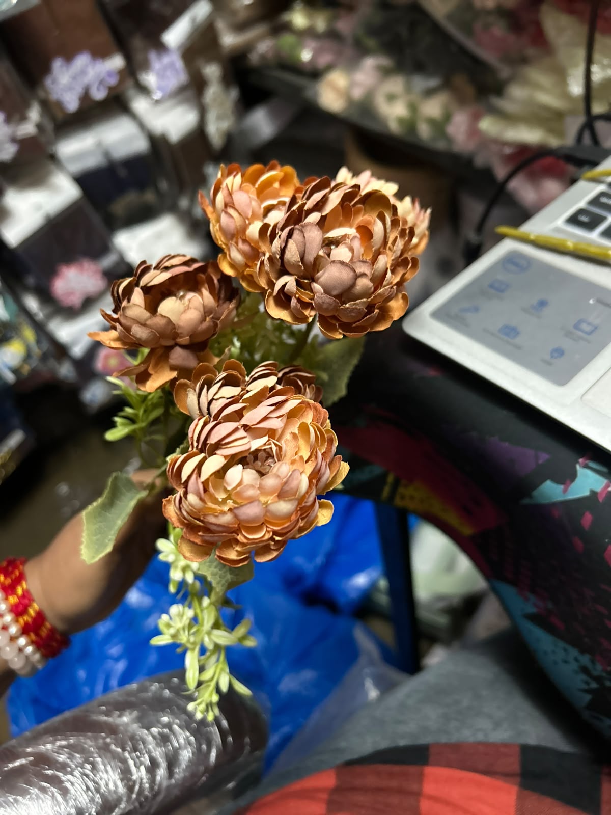 Open Dragon Flower Bunch - 5 cm (6 Flowers per Bunch)