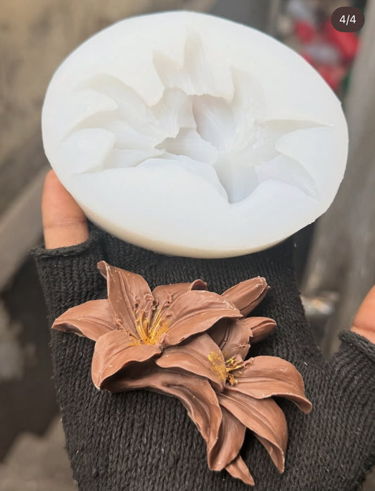 Lily Flower Silicone Mould - Large Open Bloom with Recurved Petals and Stamens for Fondant, Gum Paste, Chocolate and Resin Craft