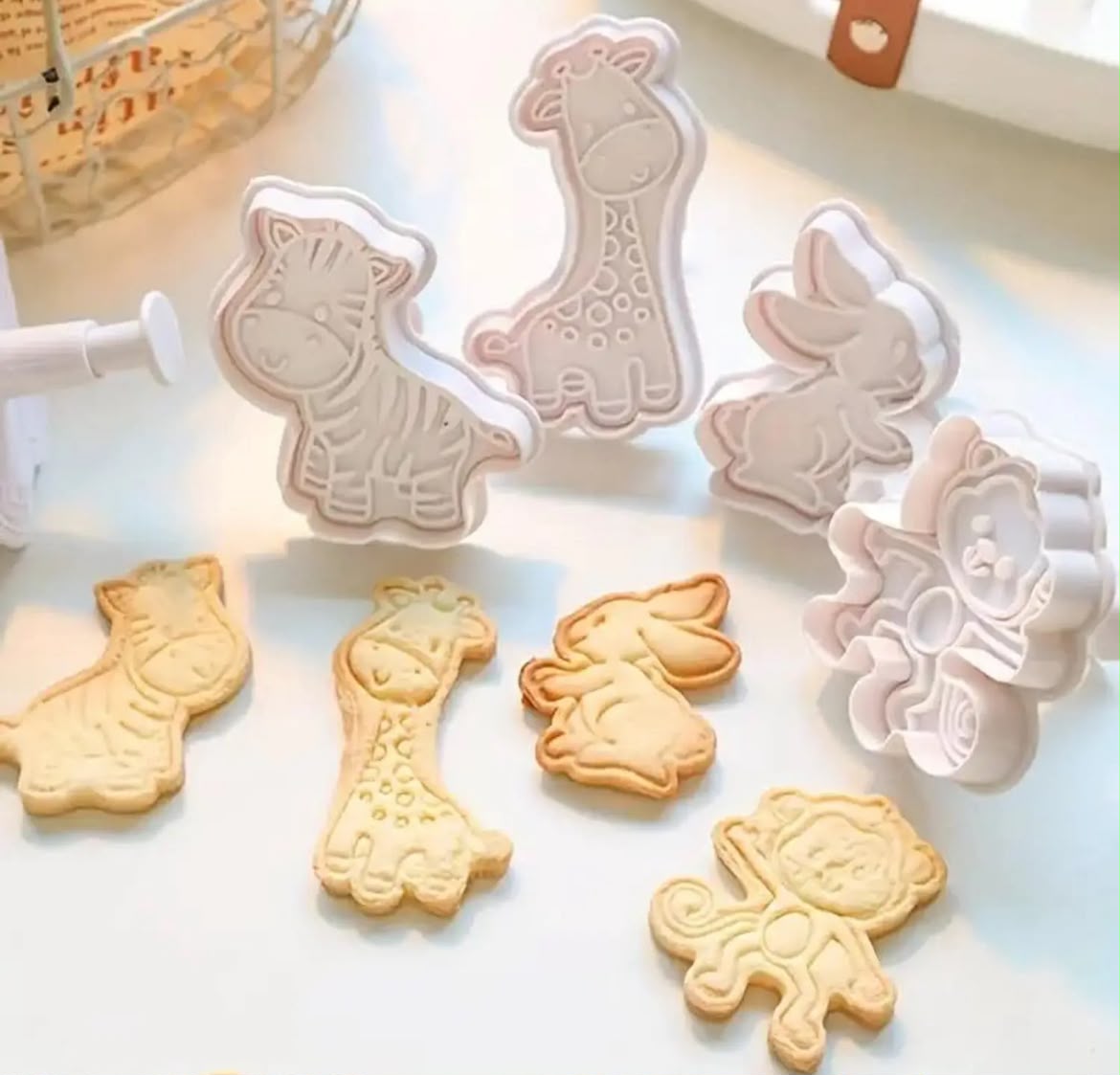 Safari Animal Cookie Cutter and Embosser Set - Giraffe, Zebra, Lion and Rabbit Press Cutters for Biscuits, Fondant and Clay