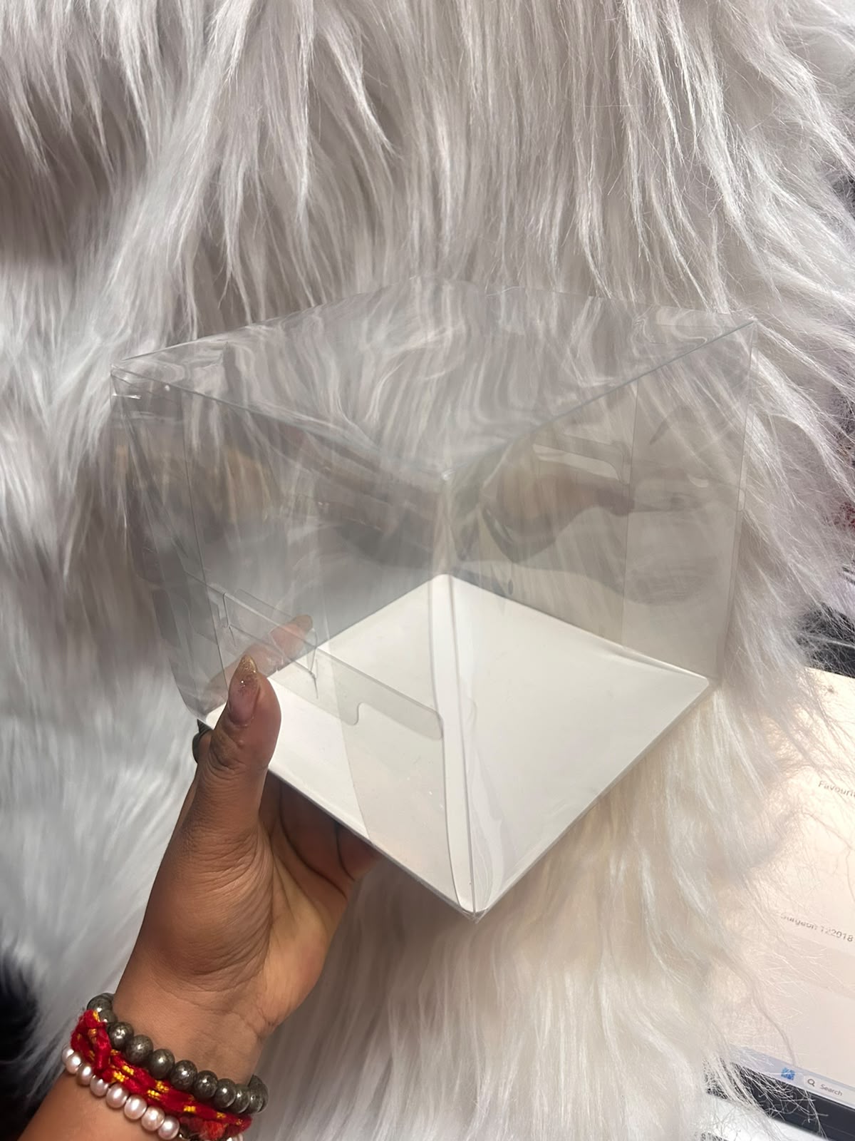 Transparent Bento Cake Box 14 x 14 cm - Side Opening Clear Box with White Base and Pull-Up Handle for Mini Cakes, Desserts and Hampers