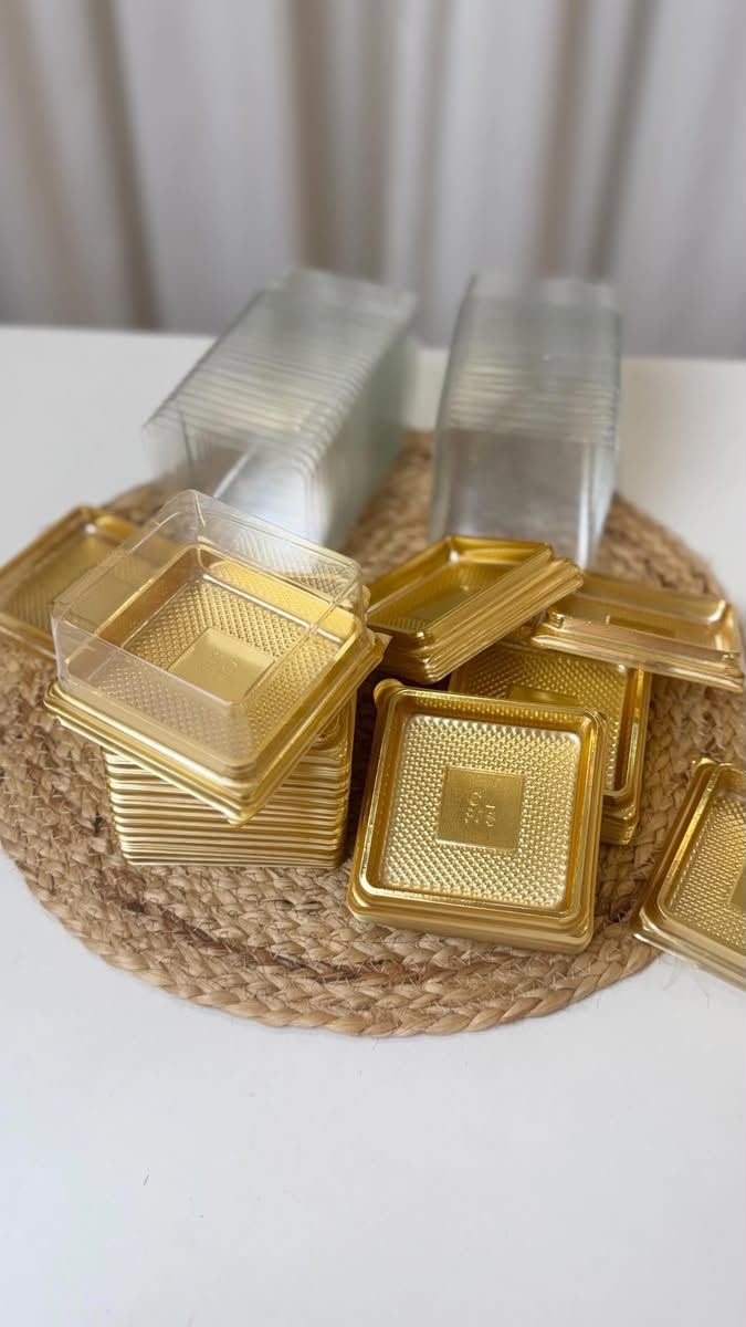 Gold Base Mini Dessert Container with Clear Lid - 3x3 Inch Single Serving Pastry Box