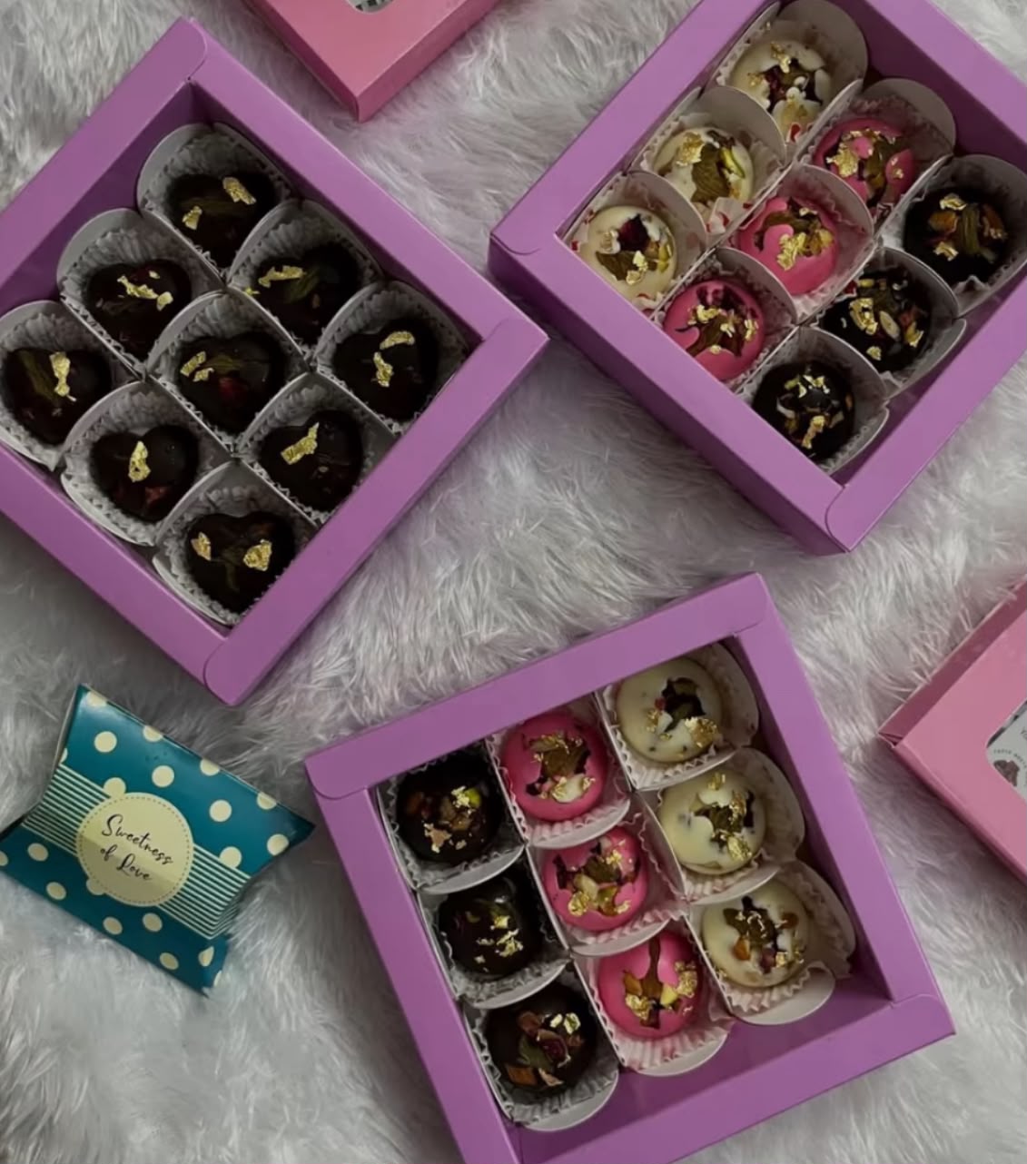 9 Cavity Foldable Chocolate Box - Pastel Colour Flat-Pack Gift Box