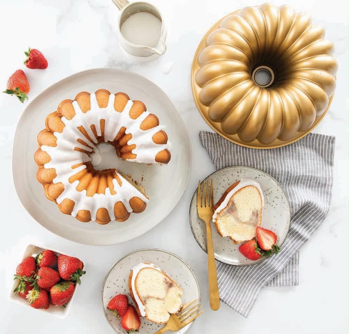 Nordic Ware Elegant Party Bundt Pan - Cast Aluminium 10 Cup Cake Mould, Gold