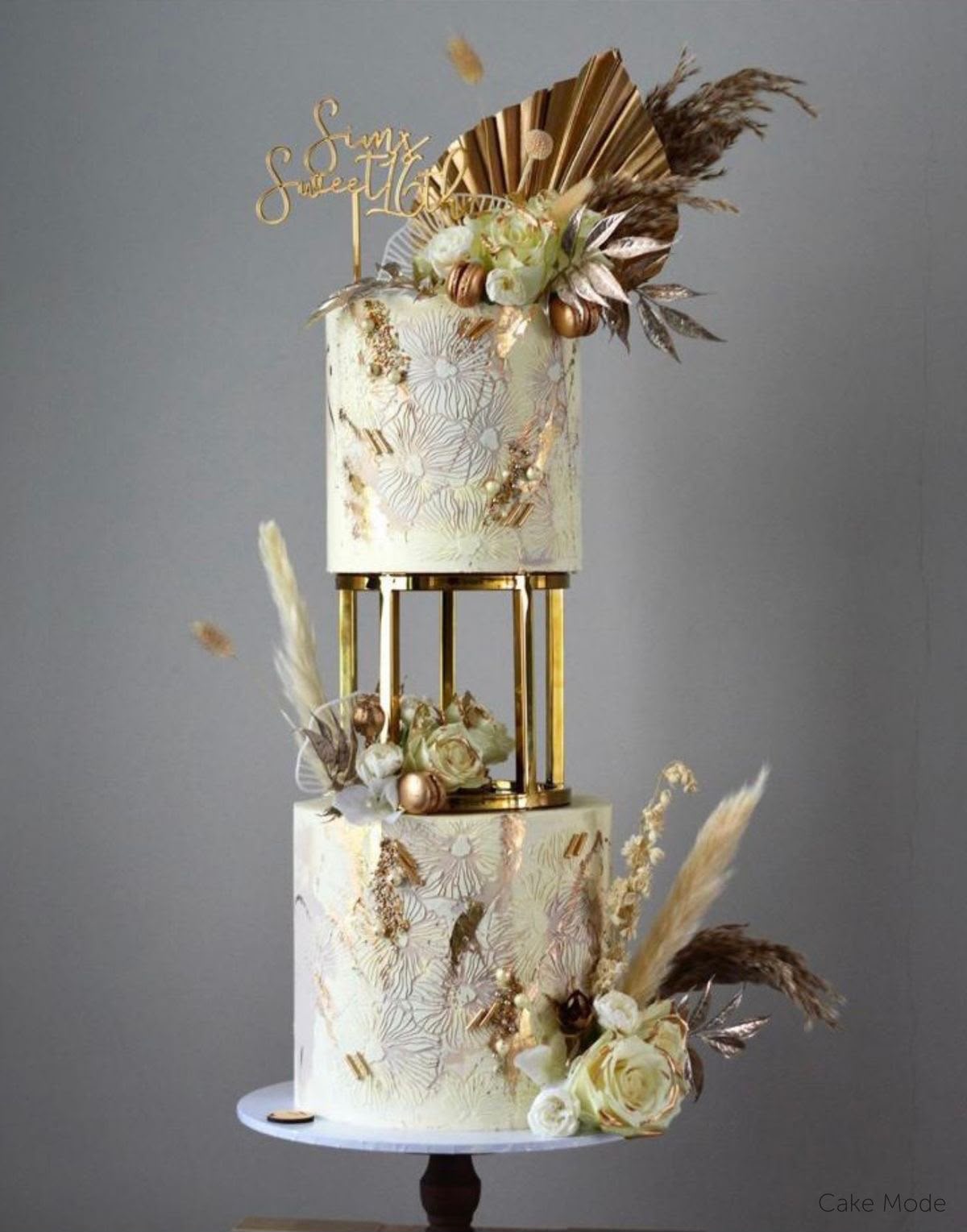 Gold Cake Separator Stand - Set of 2, Floating Tier Cake Risers