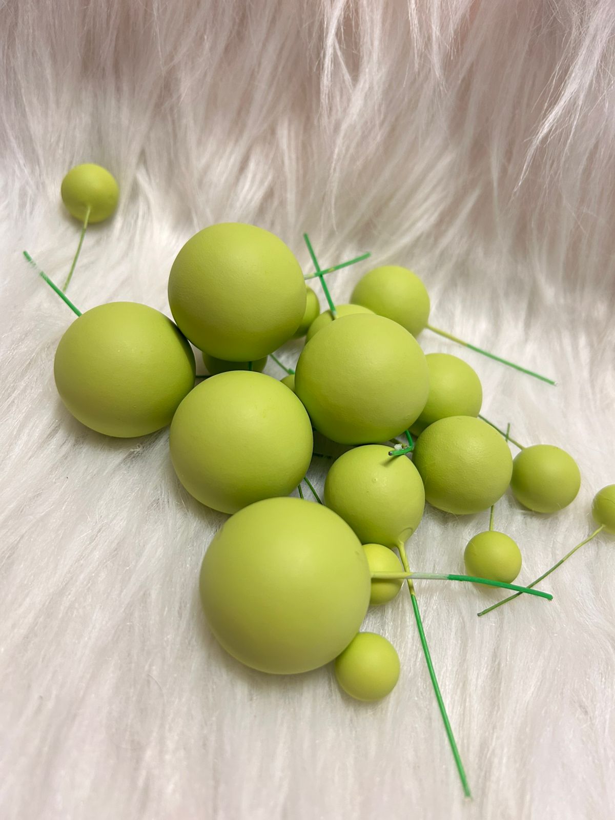Faux Balls Topper for Cake Decoration - Pack of 20 in 4 Sizes