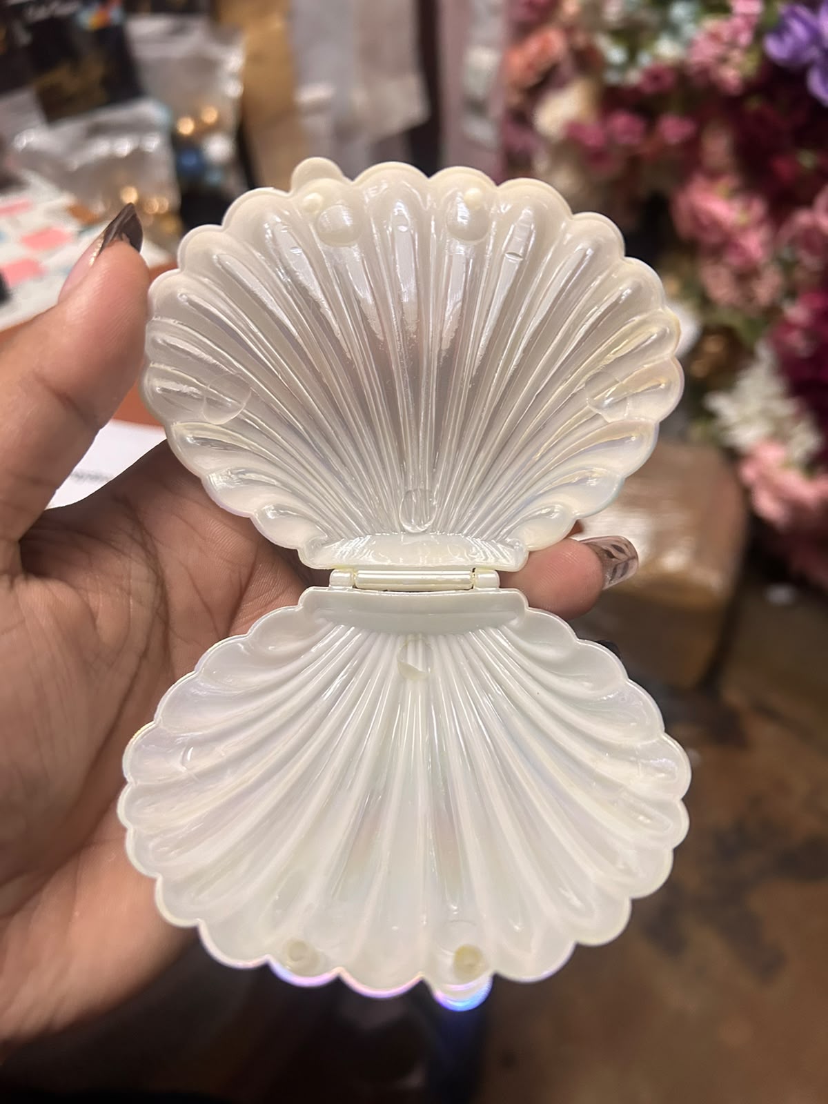 Pearl Shell Cake Topper - Openable Seashell Box 4.5 x 3.5 inch