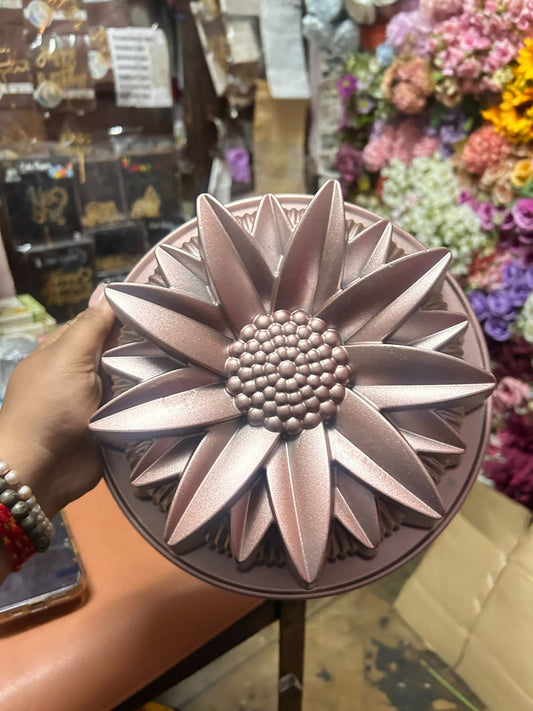 Nordic Ware Cathedral Bundt Pan - Cast Aluminium Cake Mould, Silver