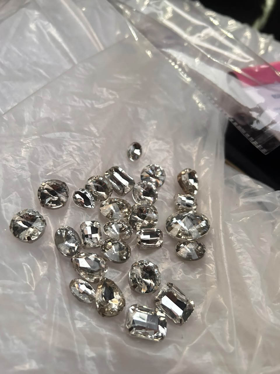 Crystal Clear Claw Gemstones for Cake Decoration - Pack of 25 Non-Edible Rhinestones